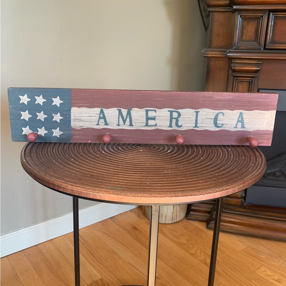 Patriotic Wall Decor with Hooks